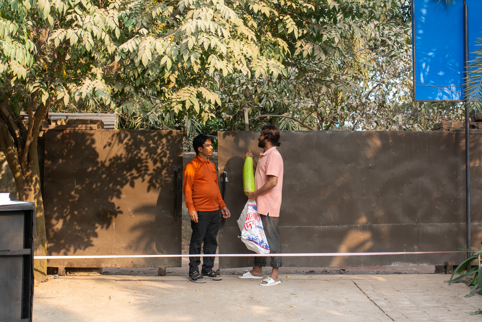 The salesman performing during Faydabad For-Sale