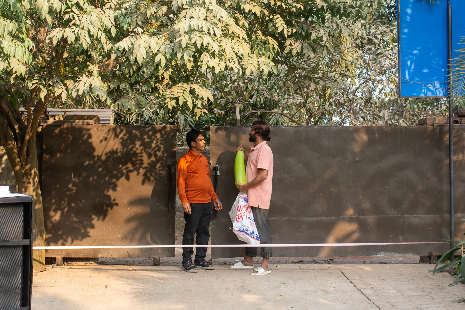 The salesman performing during Faydabad For-Sale