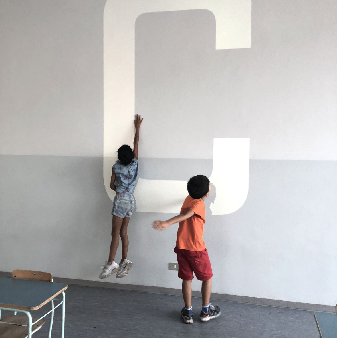 Interactions with projected letters in the Asilo Sant’Elia