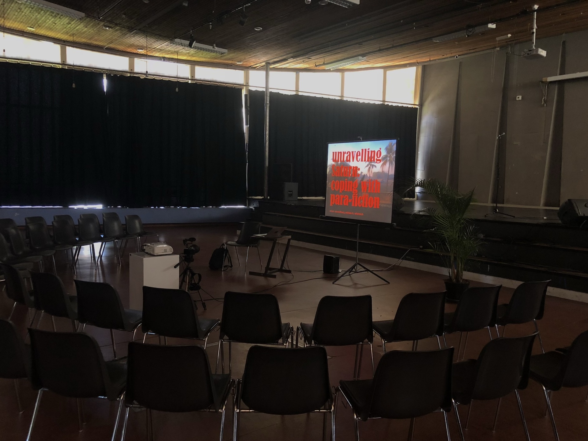 Empty performance setting for Unravelling Saturn at De Appel
