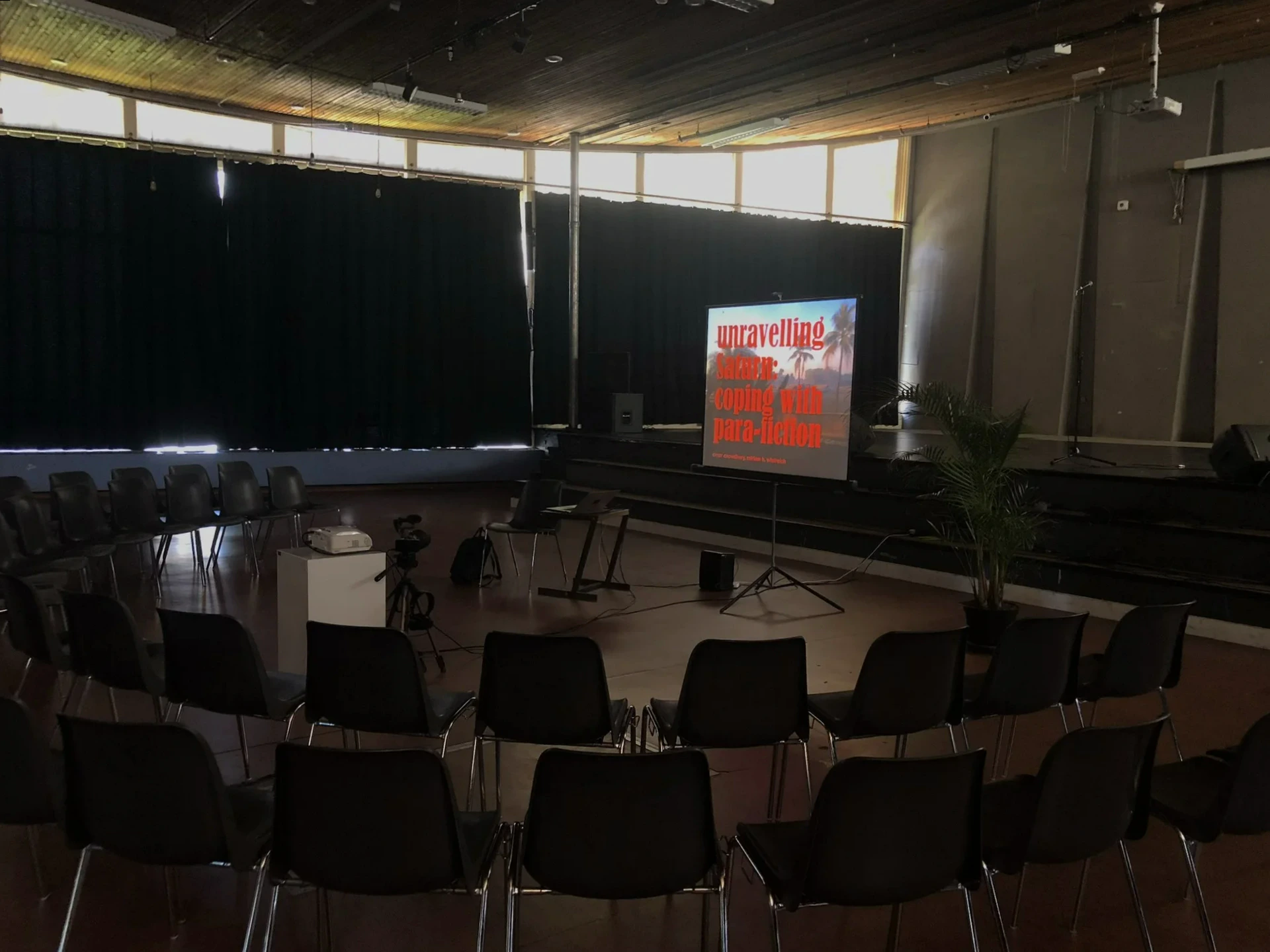 Empty performance setting for Unravelling Saturn at De Appel